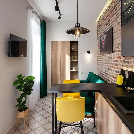 Leogrand On Husiak 6-1 דירה